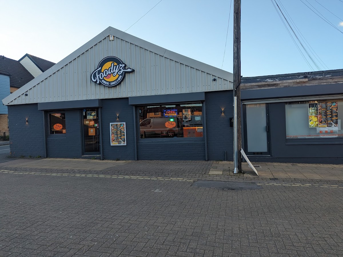 FOODYZ Kebabs Burgers Pizza Shakes Dessert (Halal)