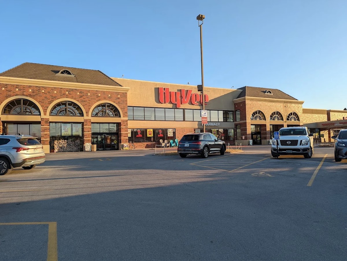 Hy-Vee Grocery Store