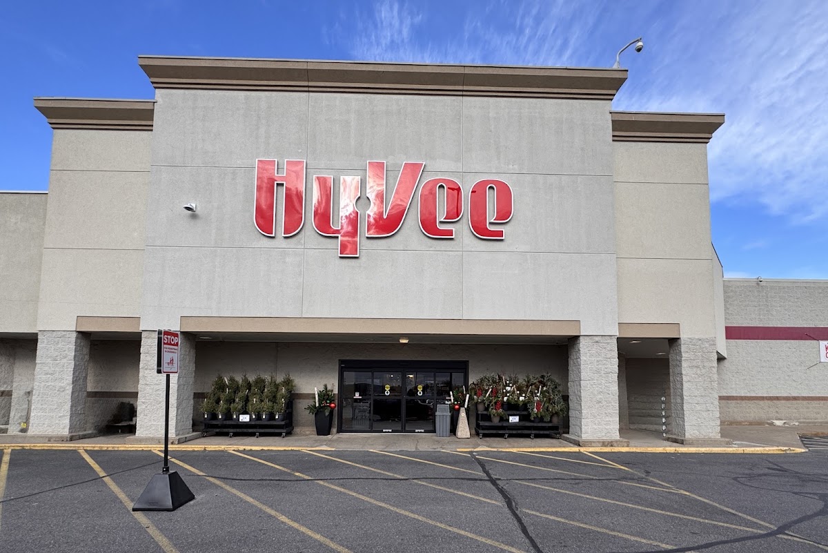 Hy-Vee Grocery Store