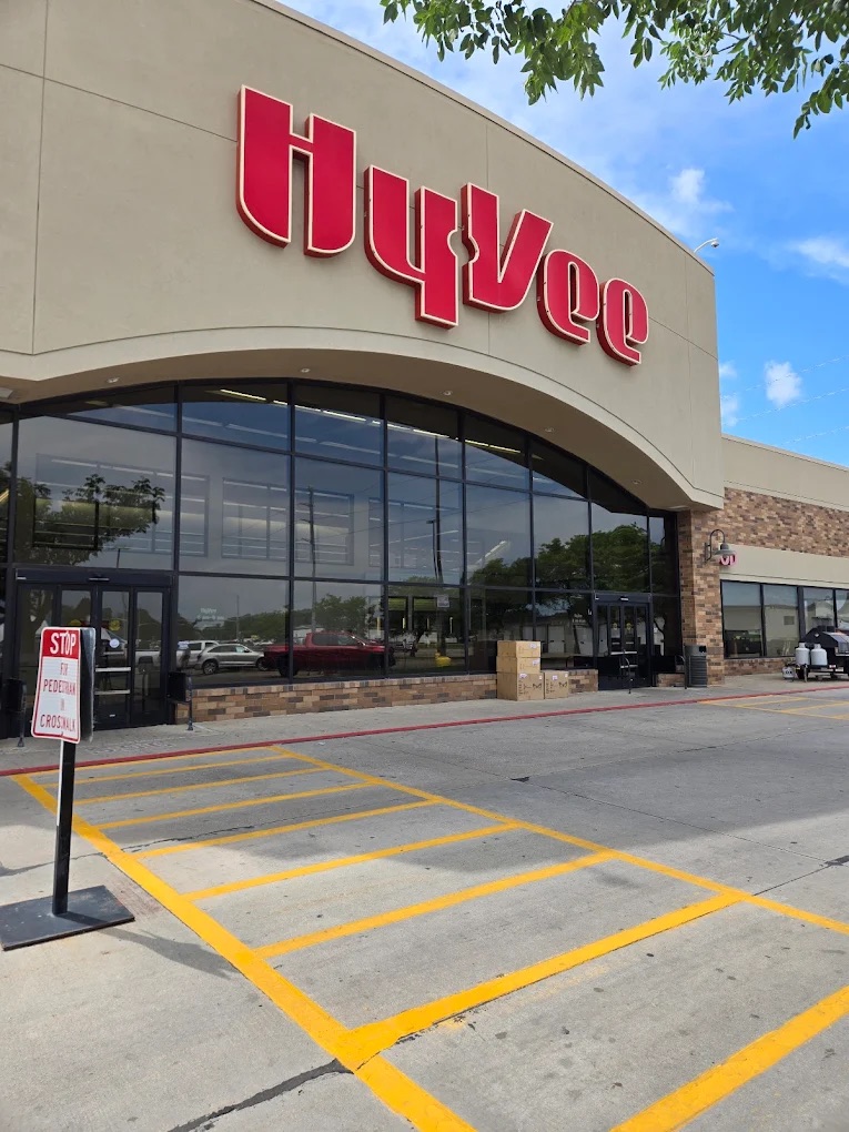 Hy-Vee Grocery Store