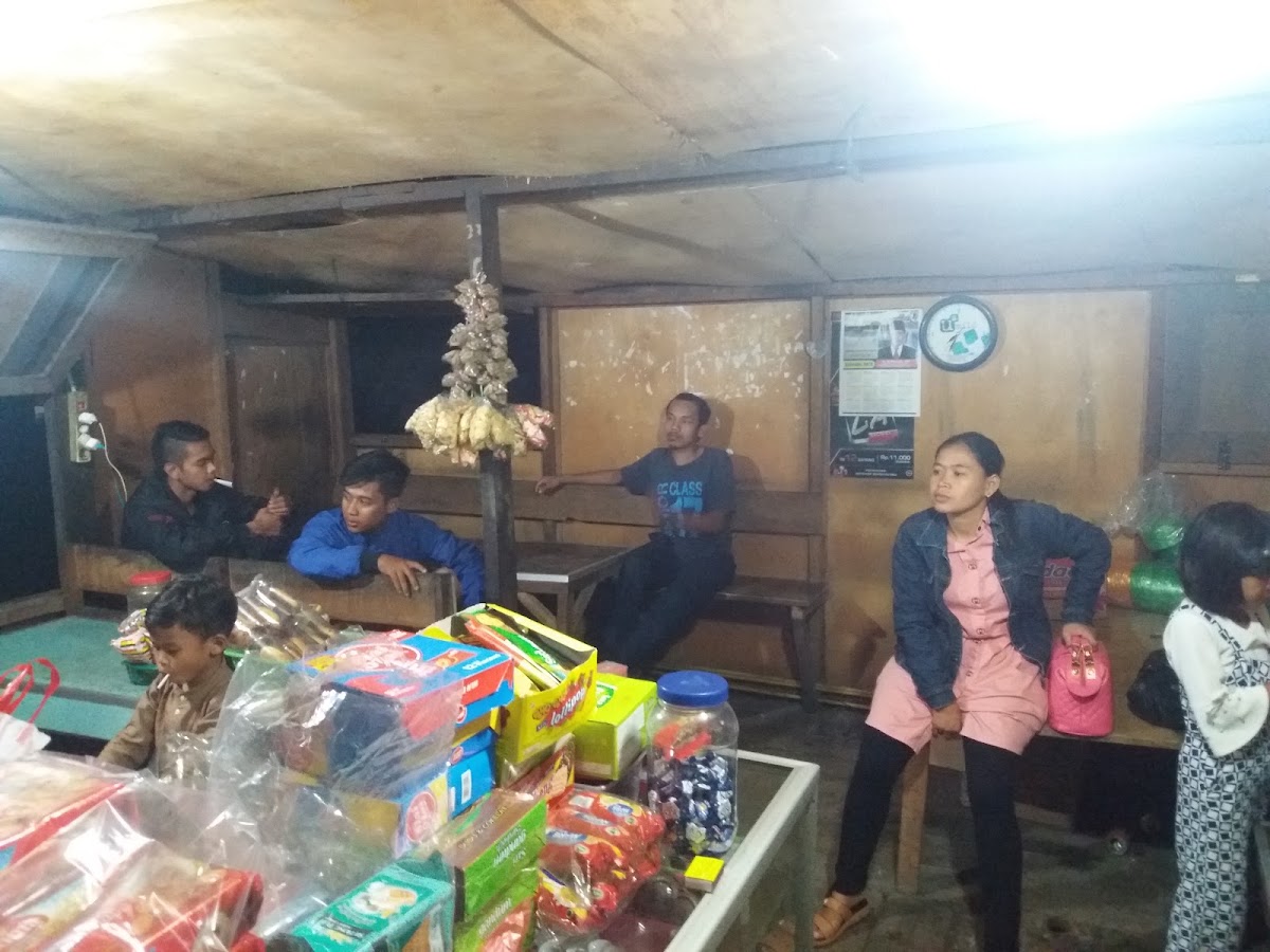 Warung lontong Buk Emi