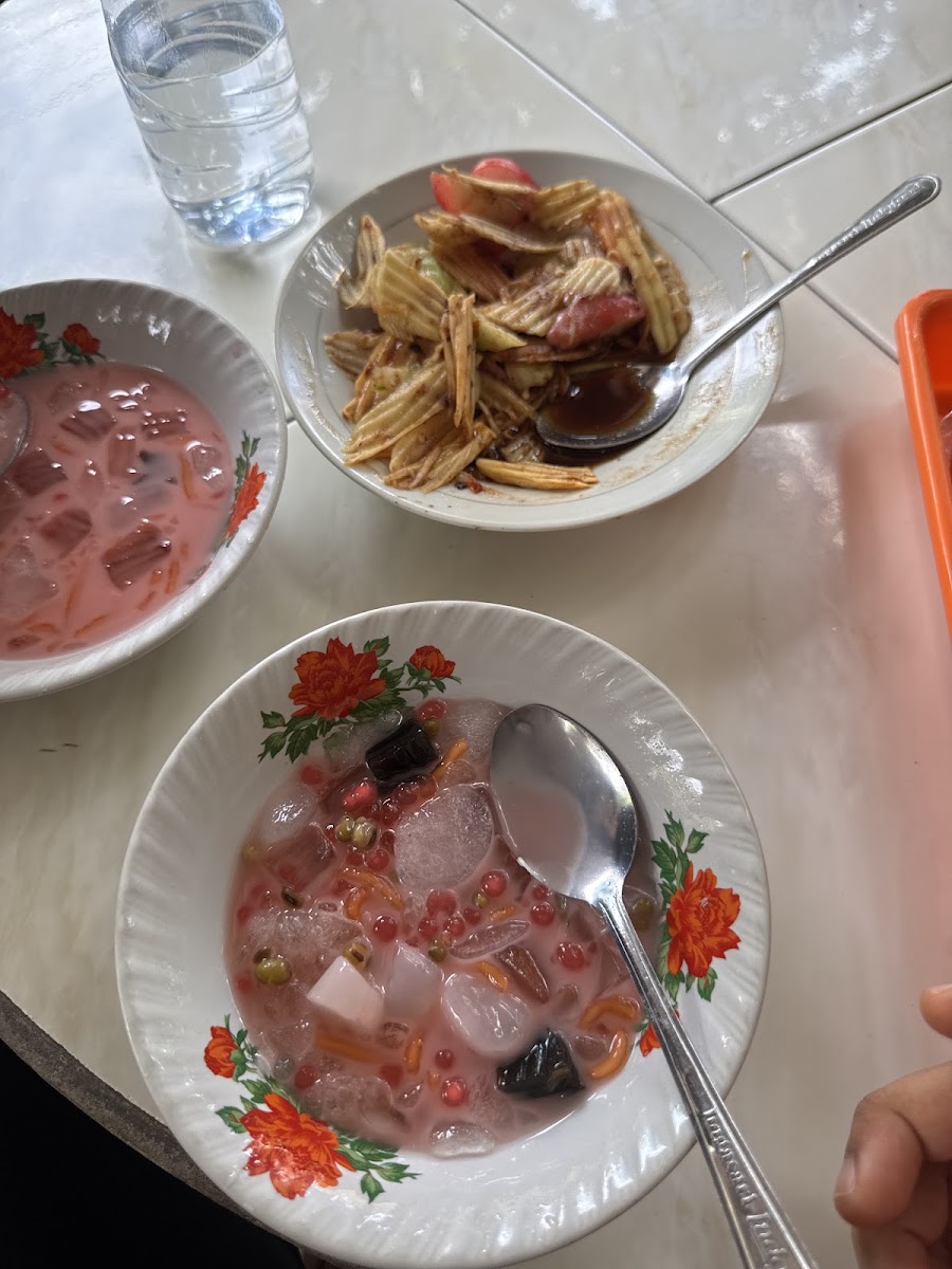 Warung Rujak & Es Bu Nengah