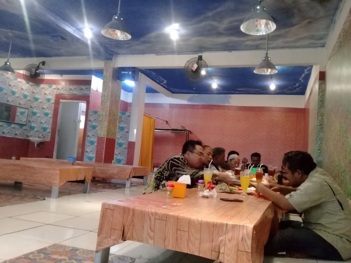 Resto Bebek Pedas Kraton Zamrud