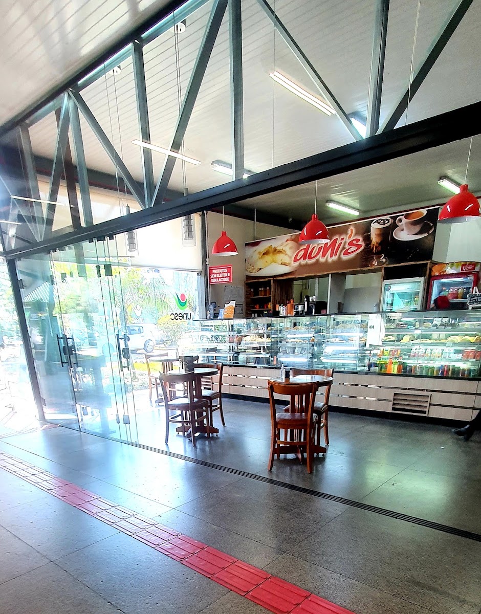 Duni's Cafeteria