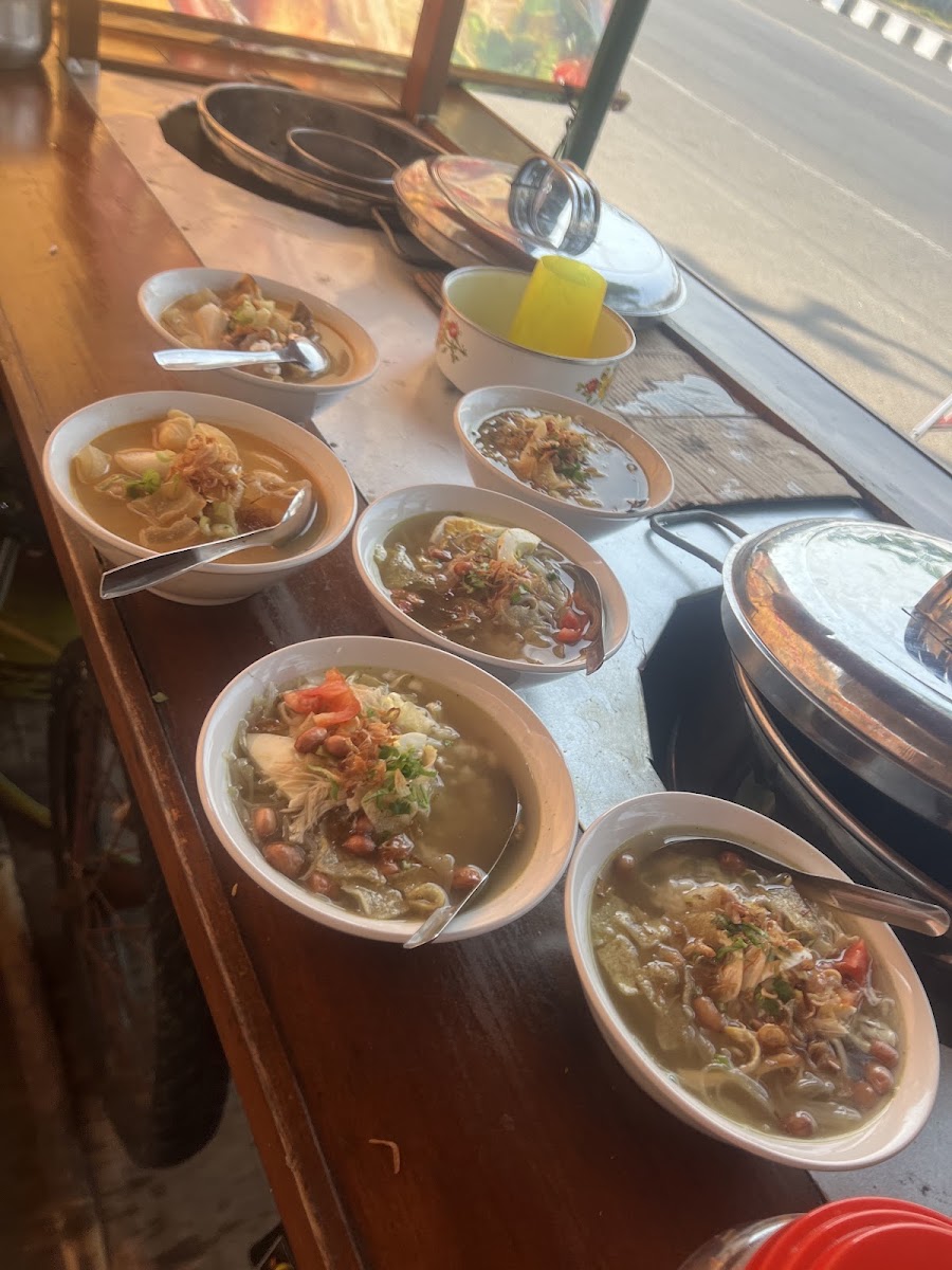 SOTO AYAM DAN LONTONG KIKIL Mbok Kem