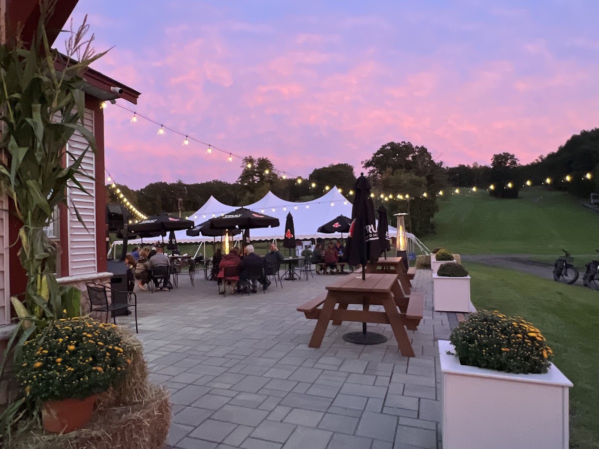 The Hill Bar & Grille