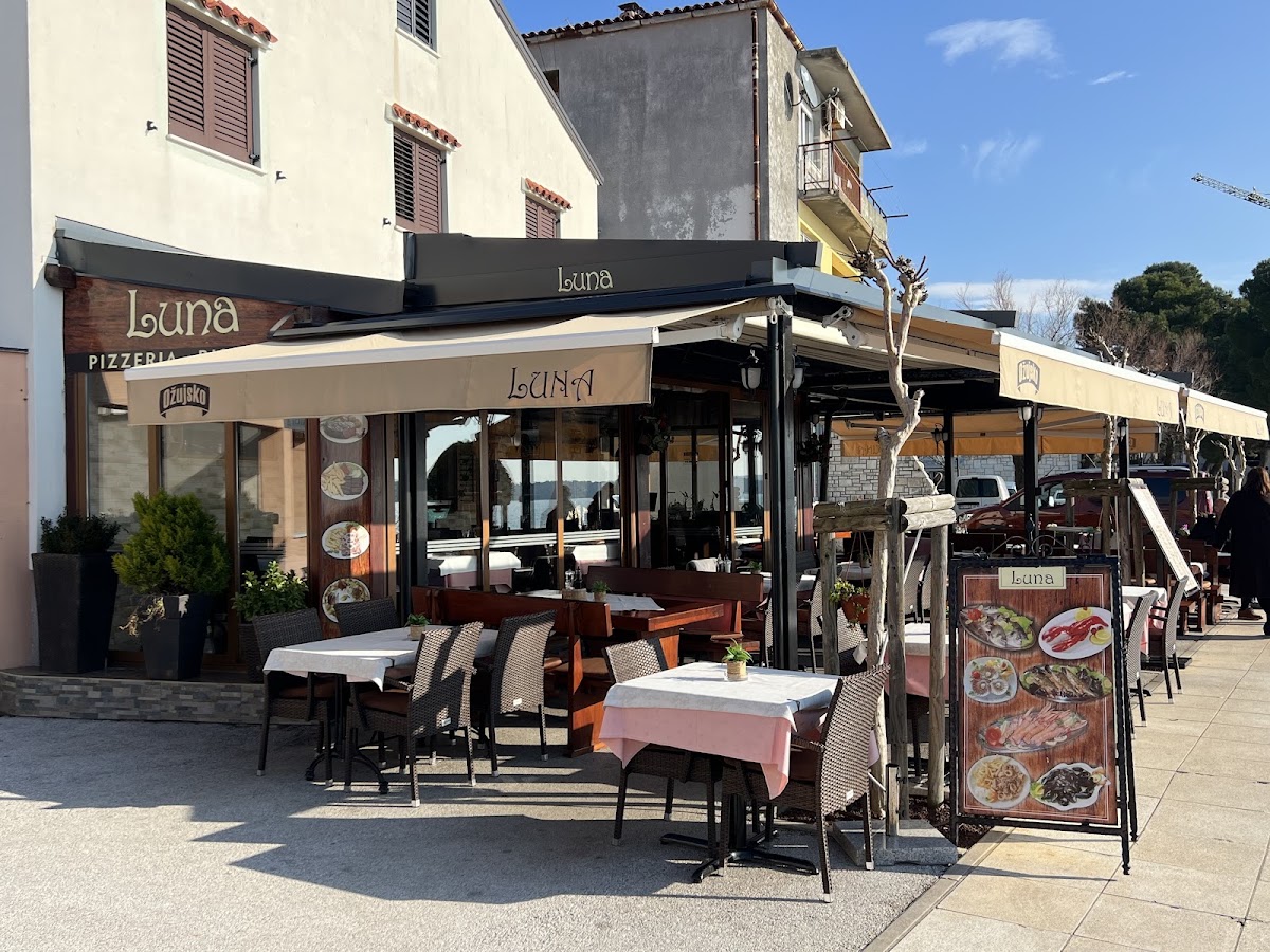 Luna Restoran and Pizzeria