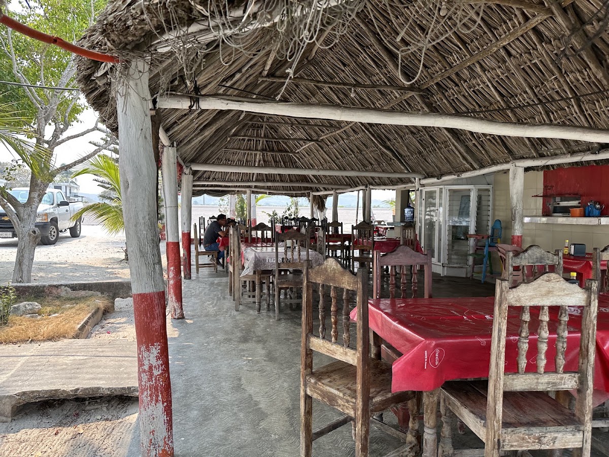 LOS COCOS Cocktelería y Restaurante