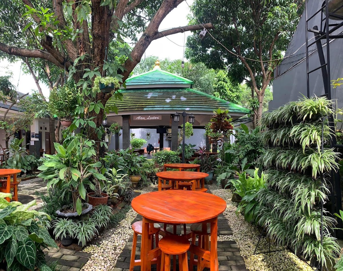 Rumah Makan Alam Lestari