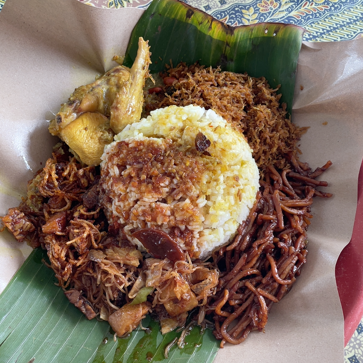 Nasi Ambeng Bawah Pokok