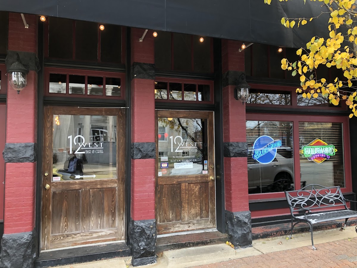 12 West Bar & Grill