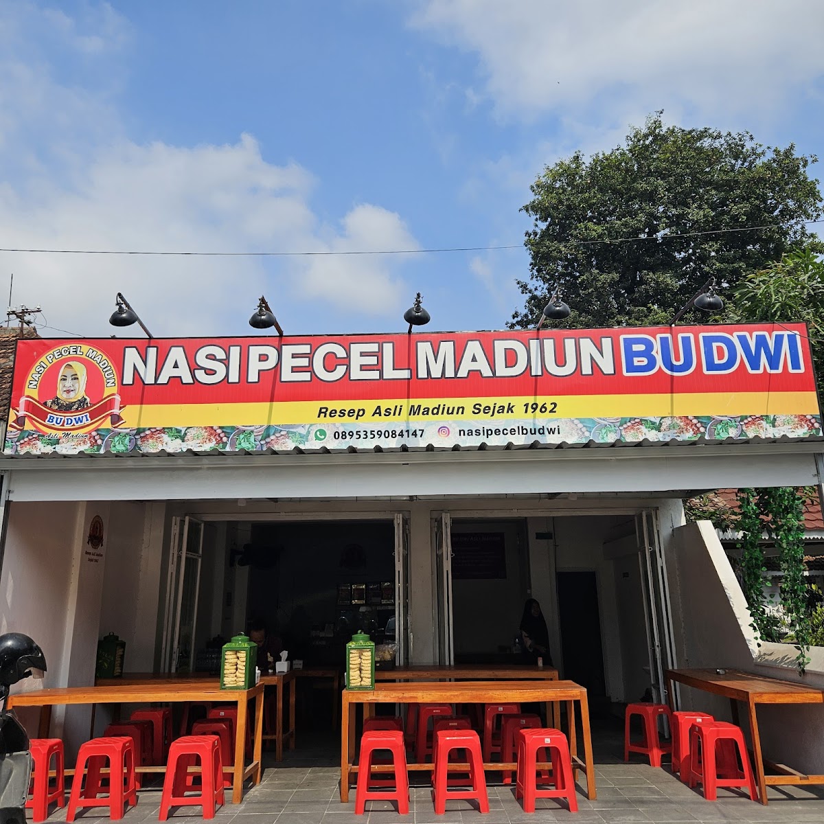 Nasi Pecel Bu Dwi Asli Madiun
