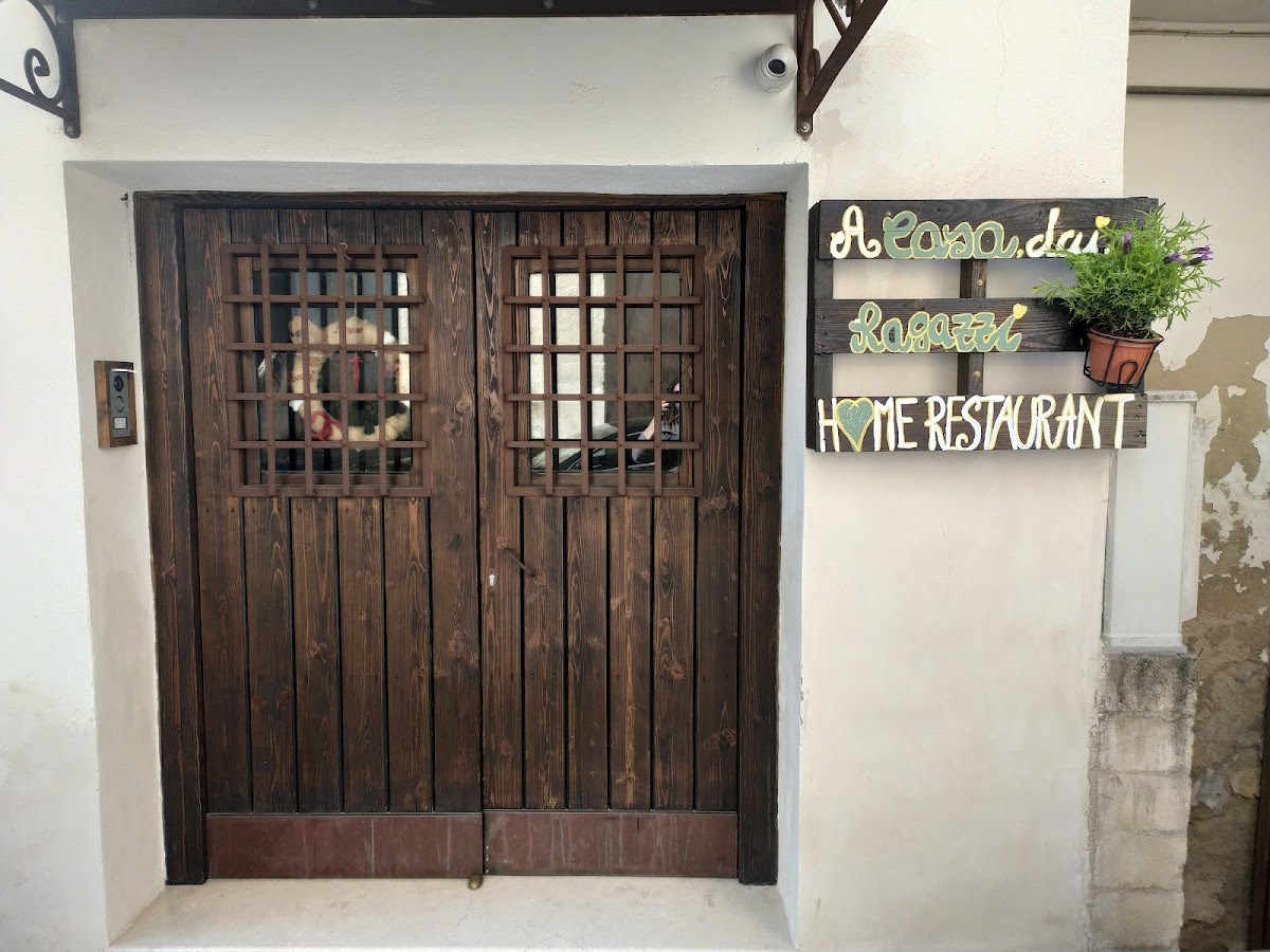 A casa dai ragazzi HOME RESTAURANT