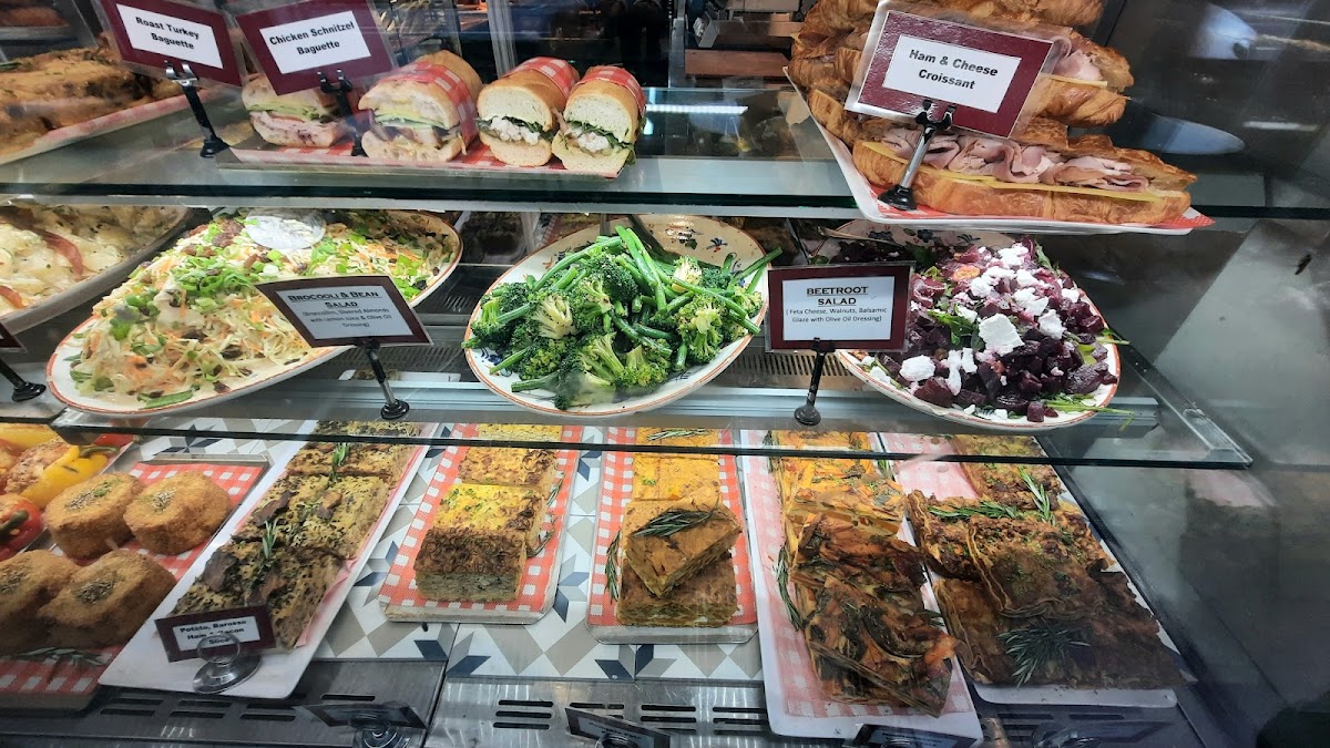 Feast Cafe & Cakes - Hampton