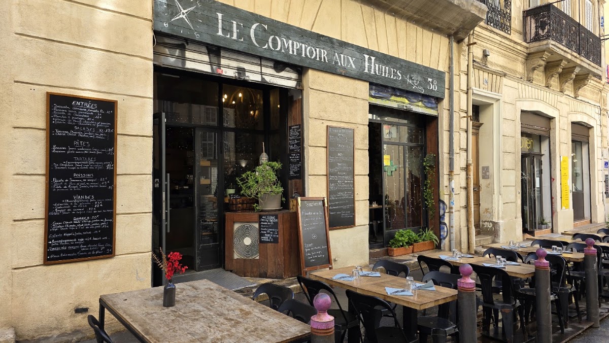 Le comptoir aux huiles by Delucce