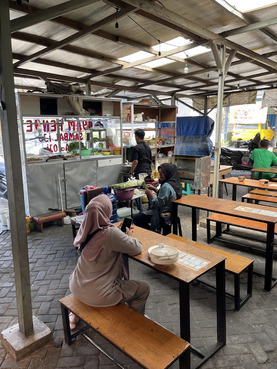 Ayam penyet sambel ijo aa oji - Vijayakusuma, Cijambe