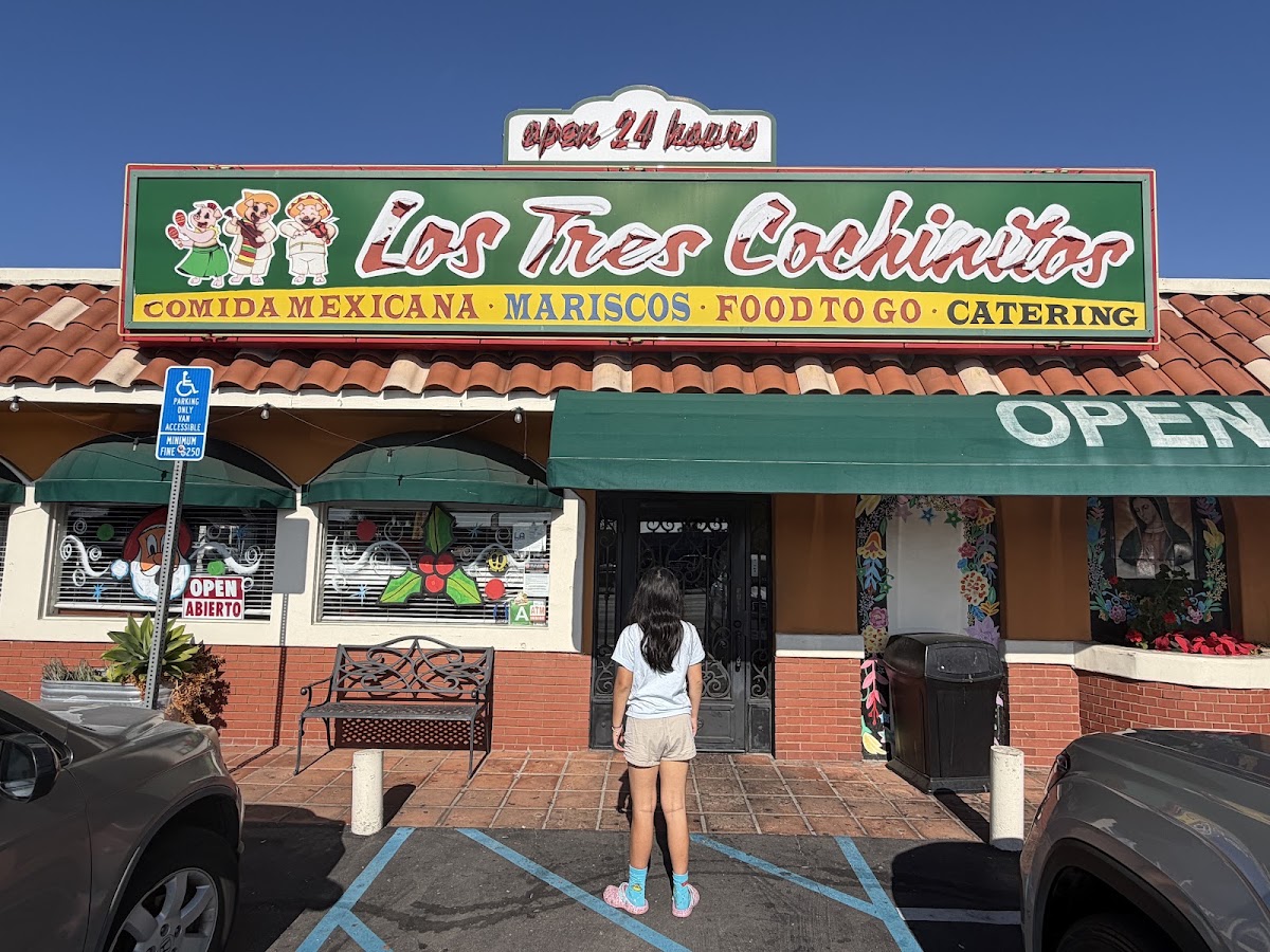 Los Tres Cochinitos | Mexican Food