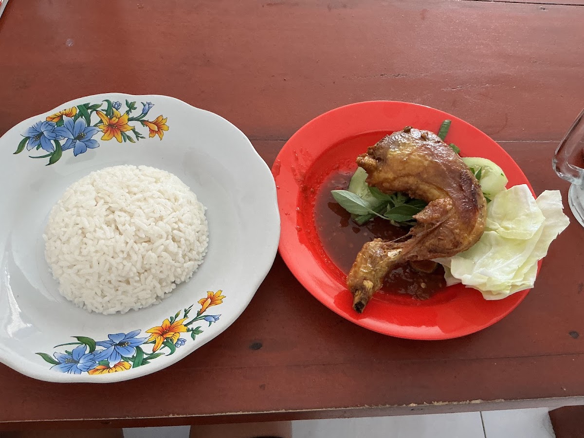 Warung Jawa Nasi Ayam Pedes 'Mbak Nike' Genteng