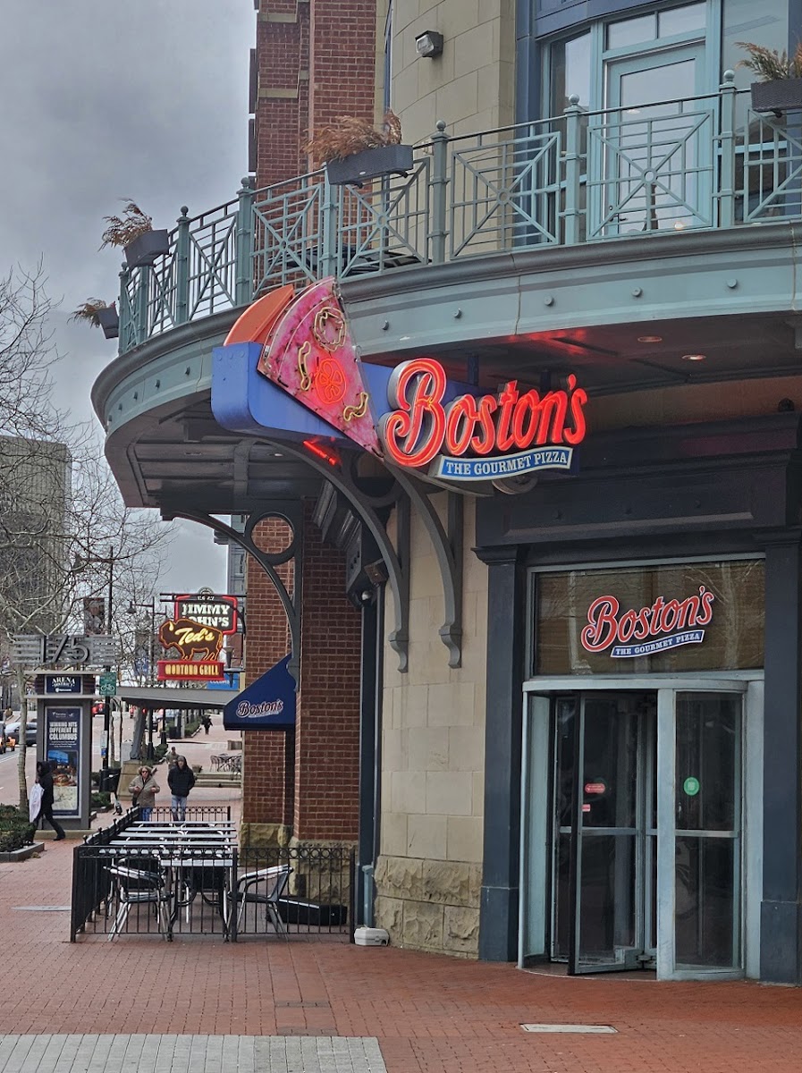 Boston's Pizza Restaurant & Sports Bar