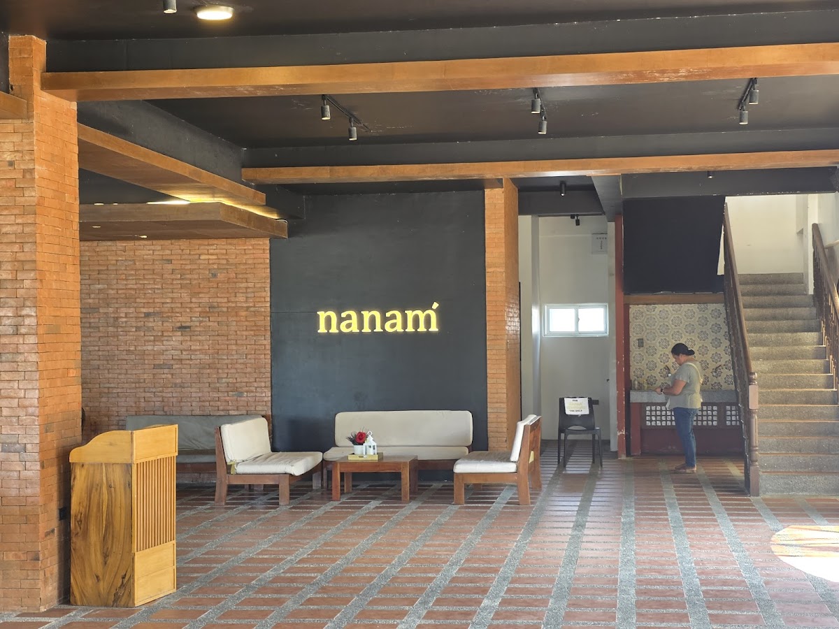 Namnam Seafood Restaurant • Bar