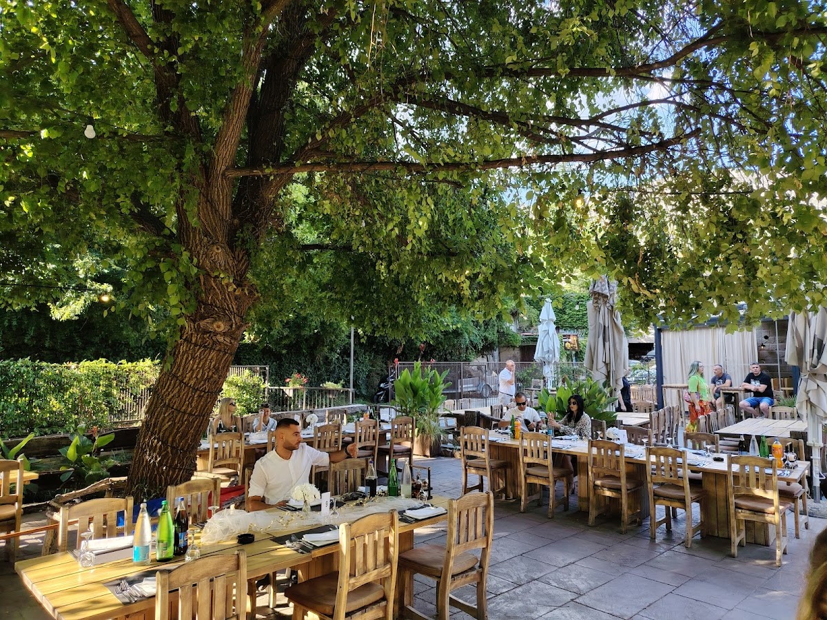 Familija Restaurant