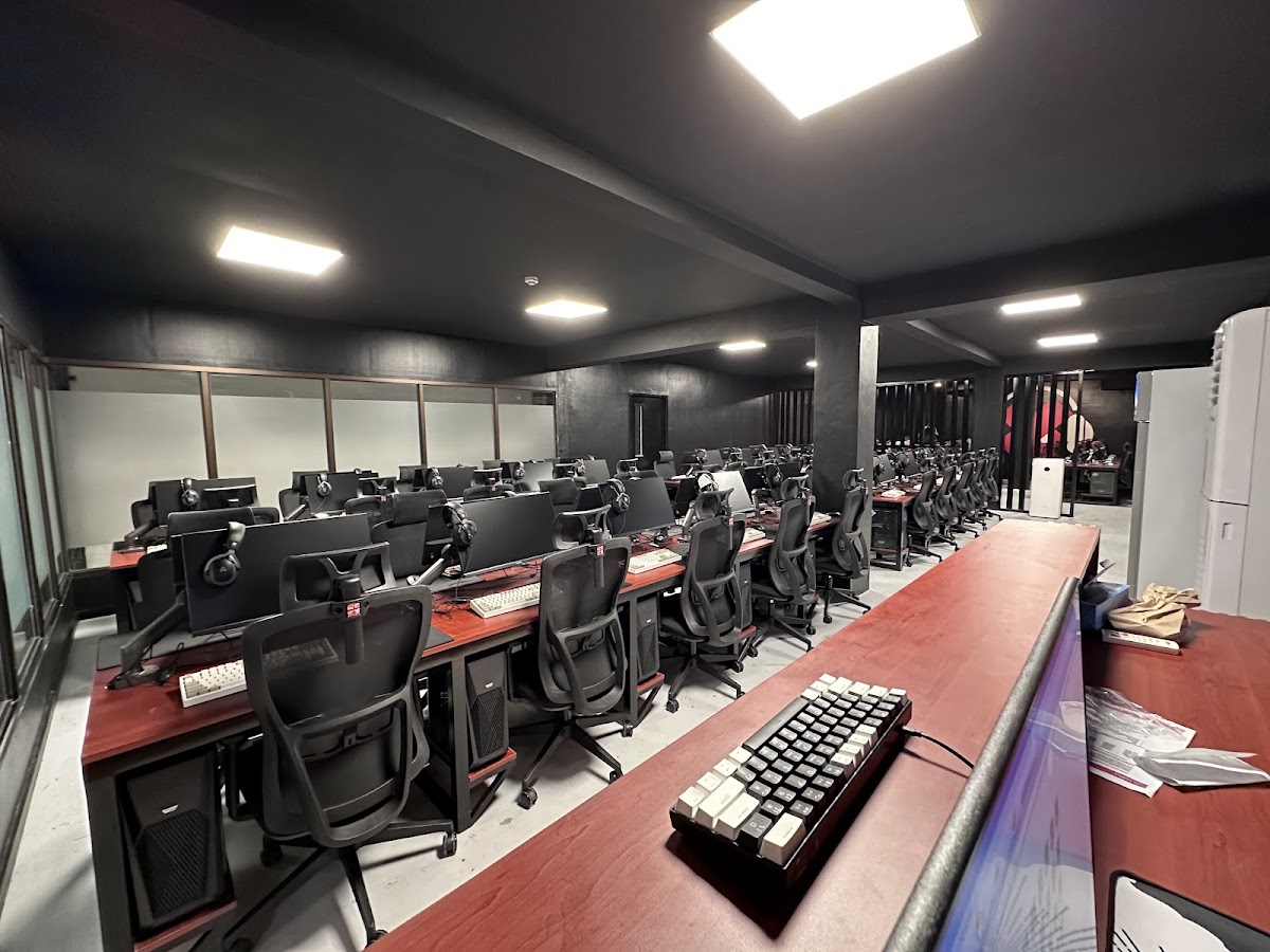 Cross Cyber Arena Roces