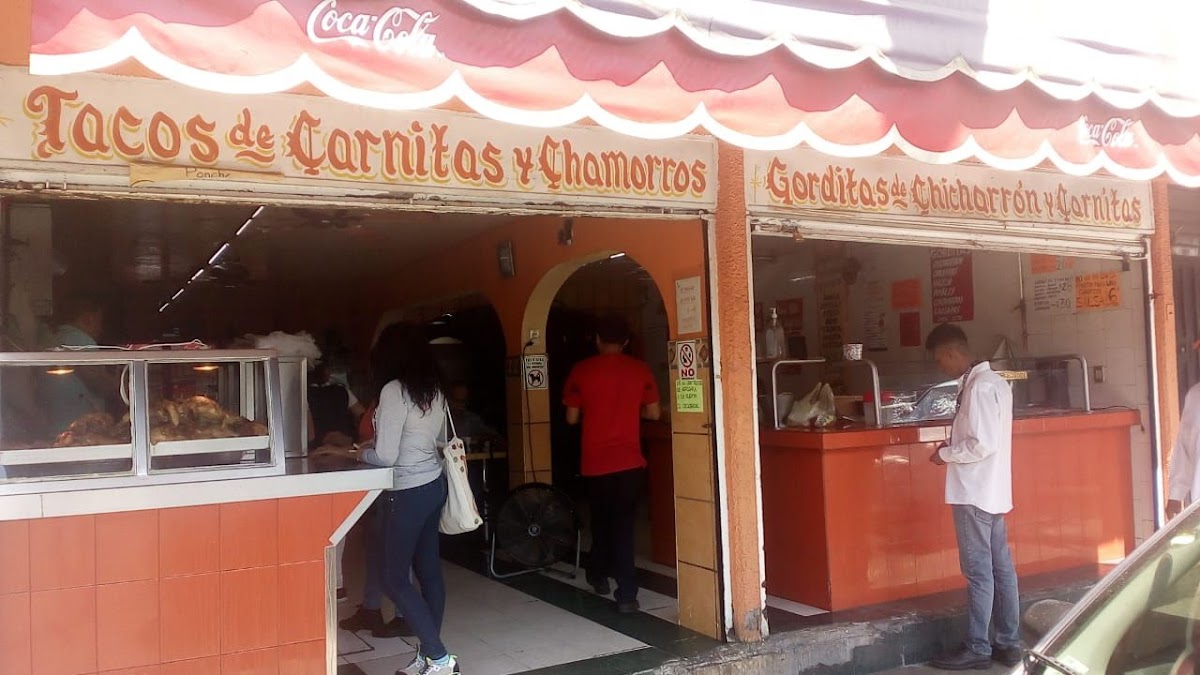 tacos de carnitas y chamorros