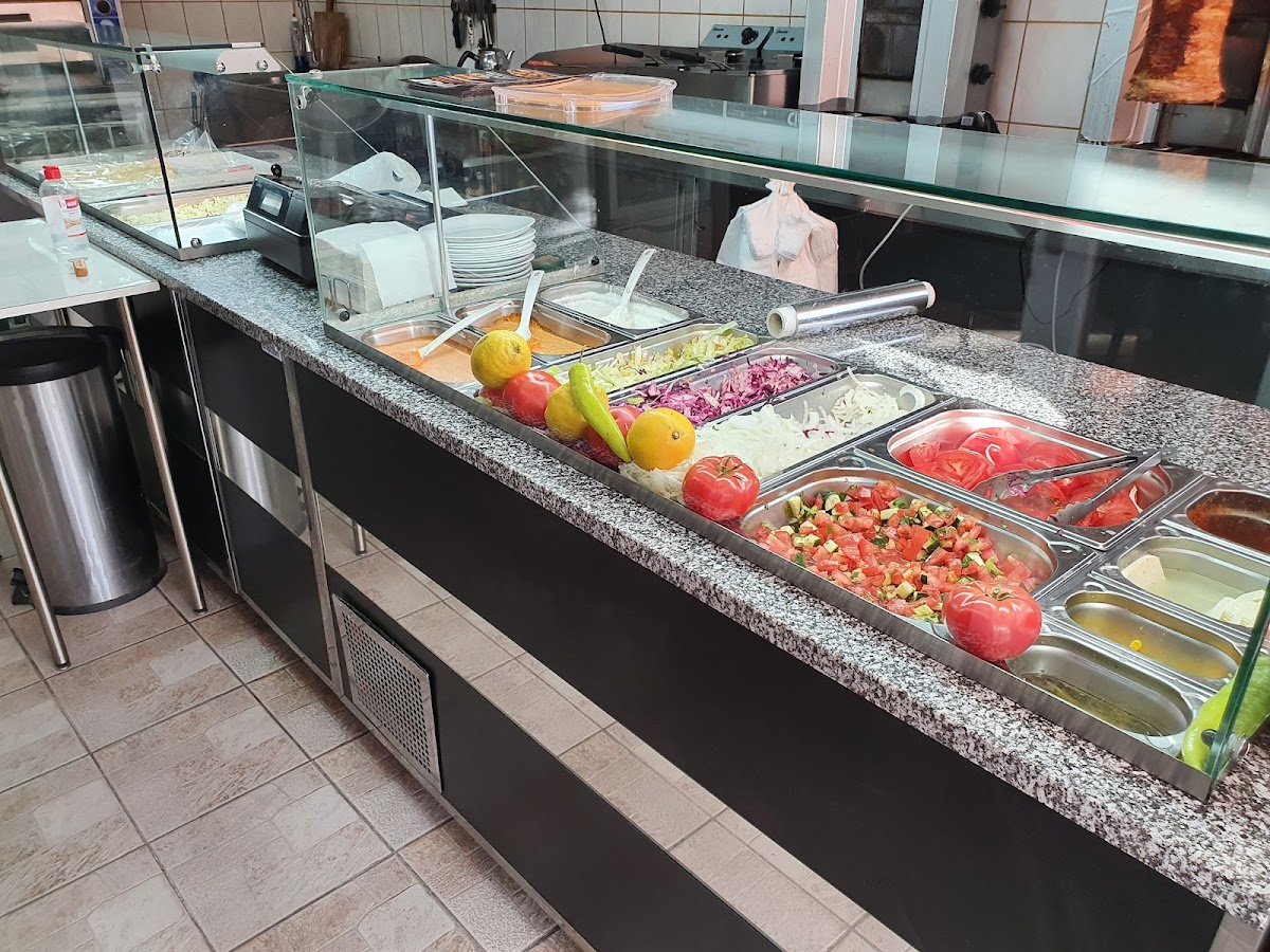 Çınar Imbiss - Gastronomie