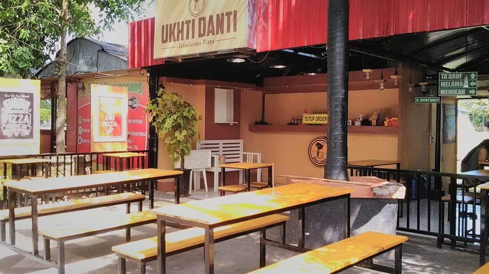 Ukhti Danti Cafe