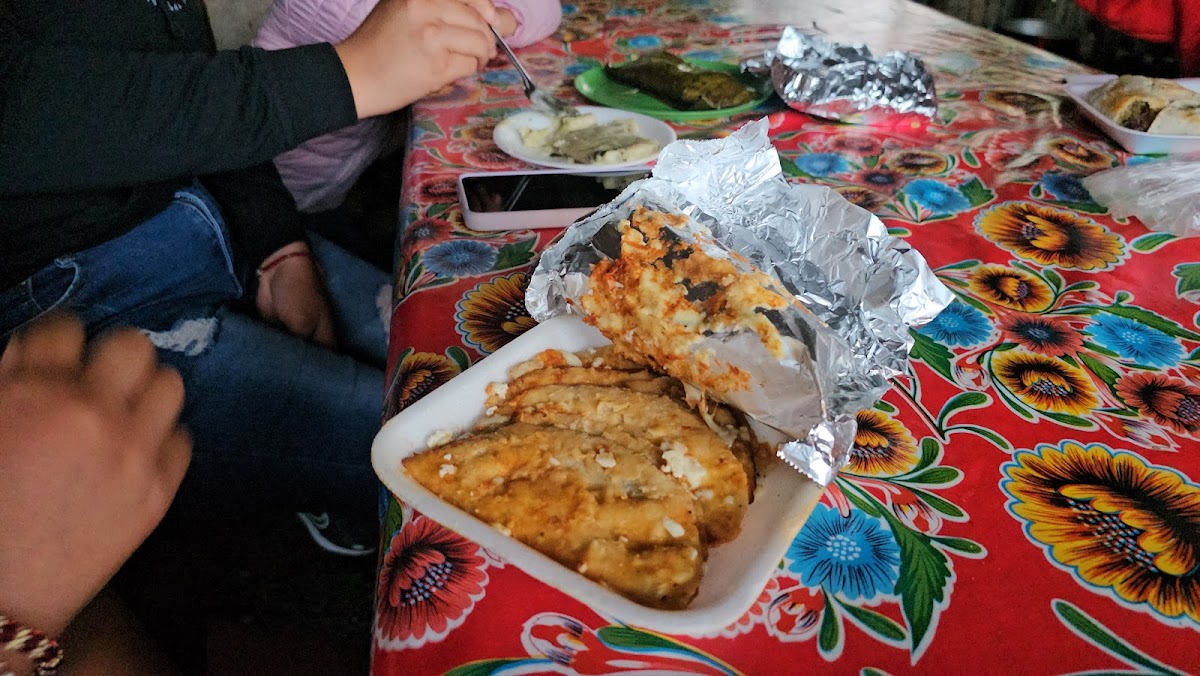 La cabaña tortas burritos tacos