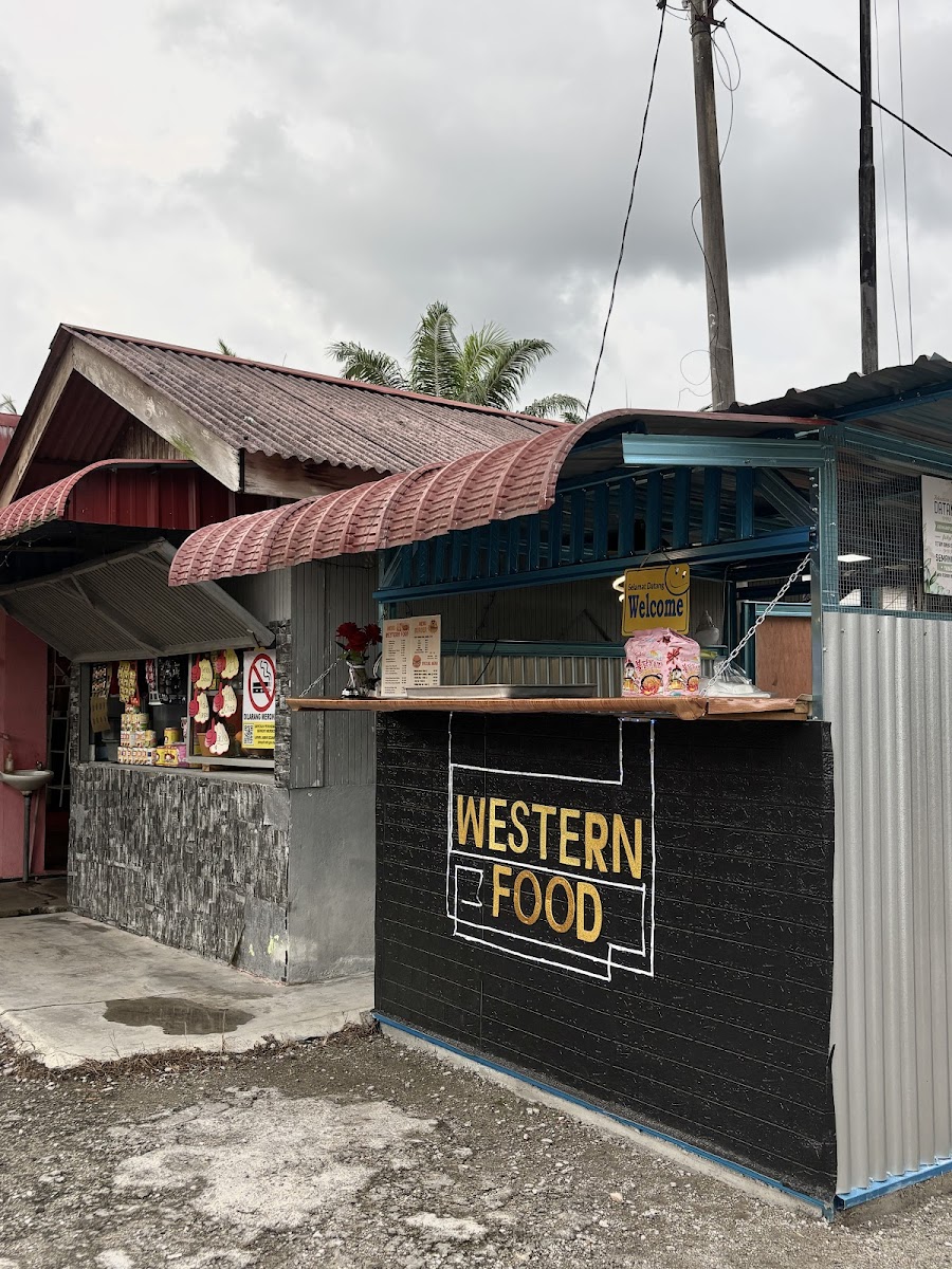 MAJU FAMILY SEAFOOD (Kedai pink)