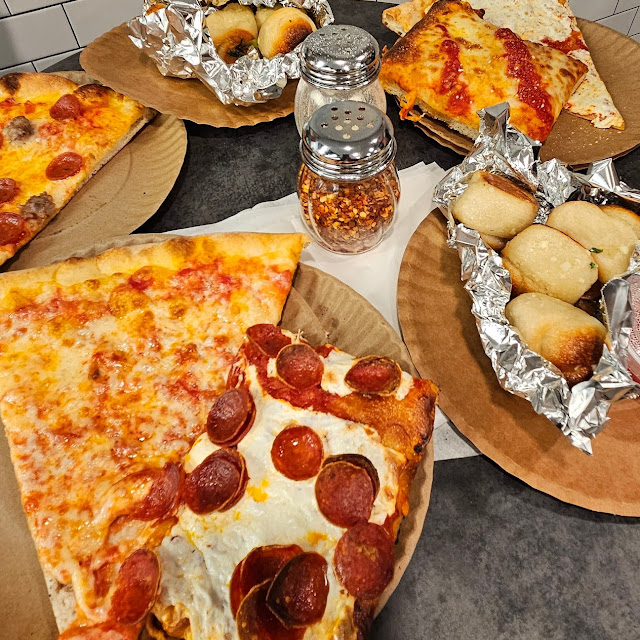 Pizza and Garlicknots