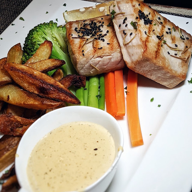 Tuna Steak in Sesame - Medium Rare