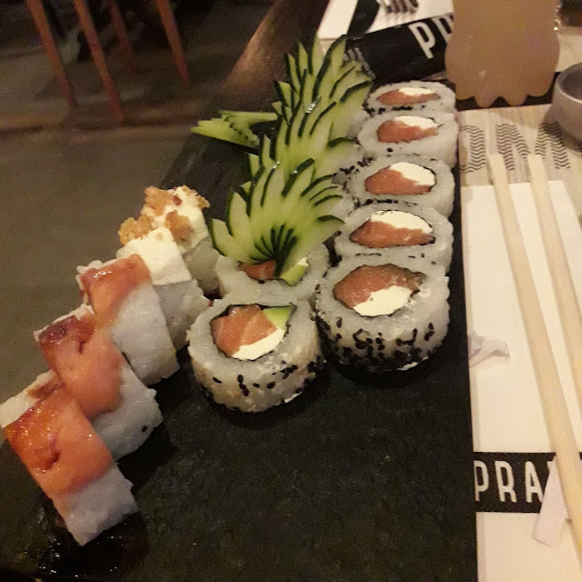 15 Piezas de Sushi Sin Salmón Ta Caro