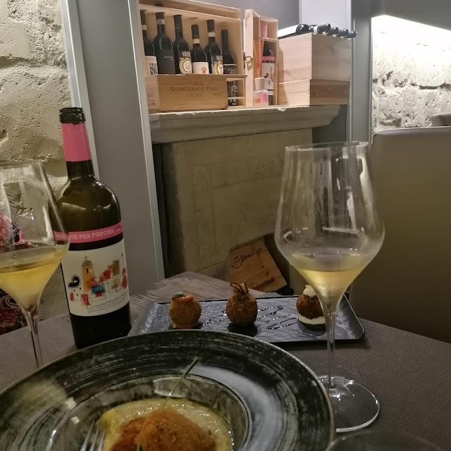 Food And Wine Con Mosaico Per Procida
