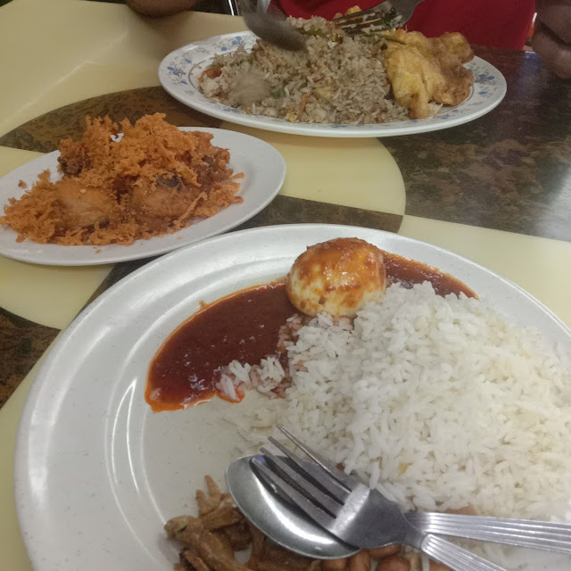 Nasi Lemak Ayam Goreng
