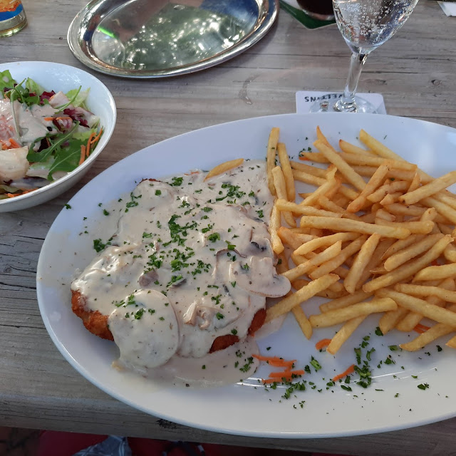 Jägerschnitzel Mit Pommes