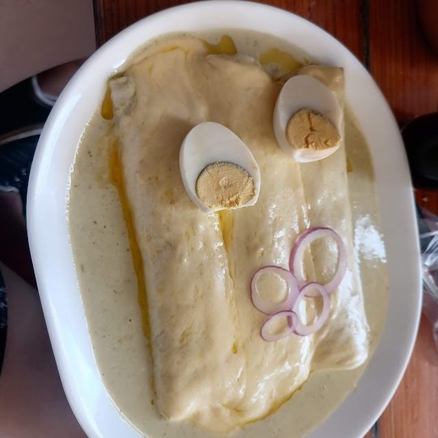 Enchiladas Suizas Rellenas de Pierna