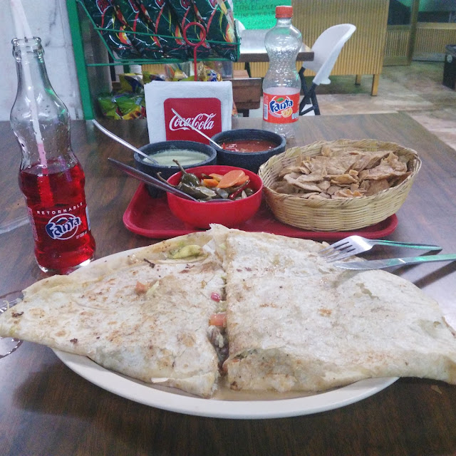 Pekeña Quesadilla