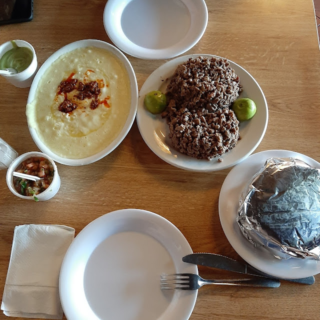 Tacos Al Carbon Y Queso Flameado