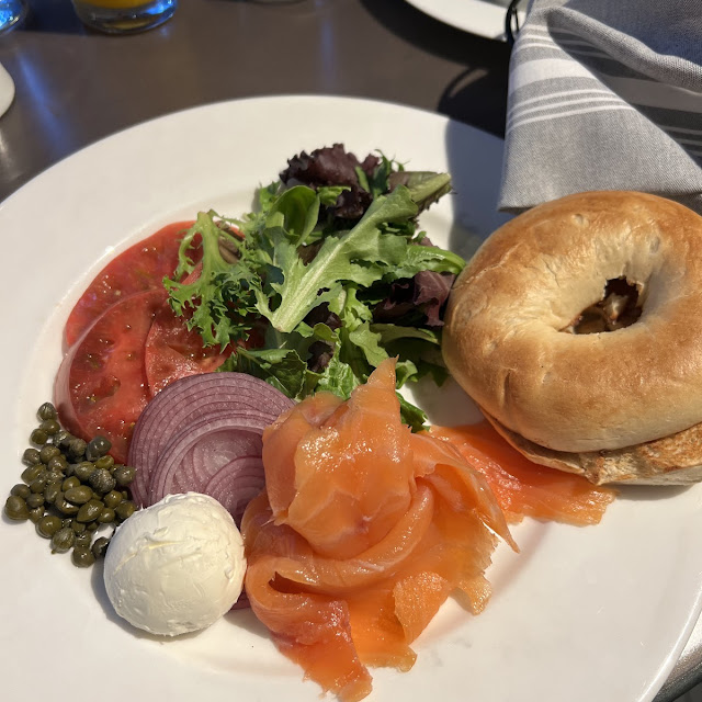 Bagel & G&D Salmon Lox