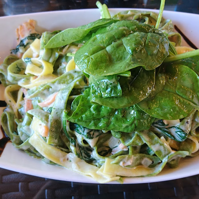 Tagliatelle Lachs Mit Babyspinat