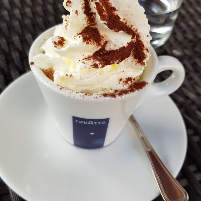 Cappuccino Con Panna E Cacao