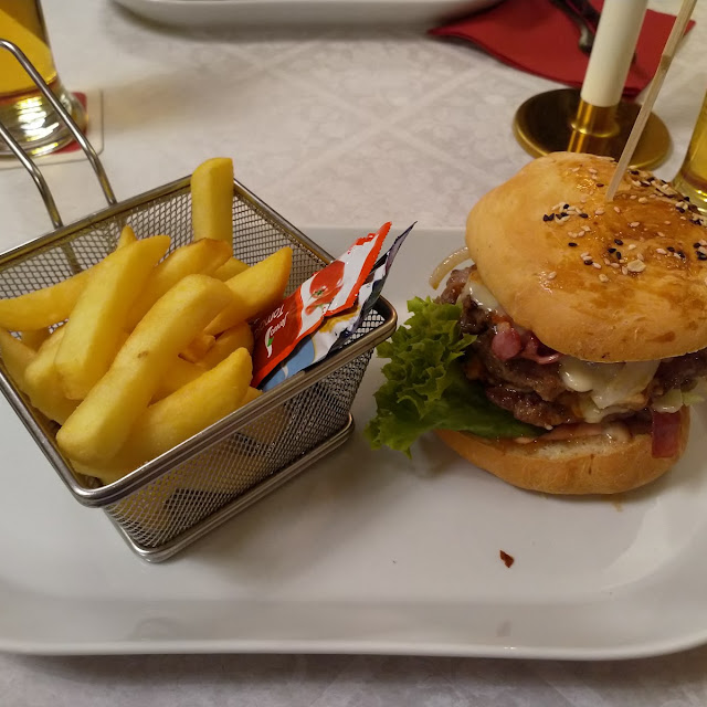 Amara 300 Mit Steakhouse Pommes Rot Weiß