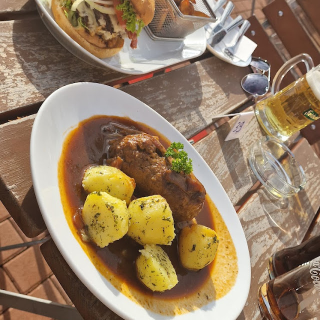 Kohlroulade Und Burger