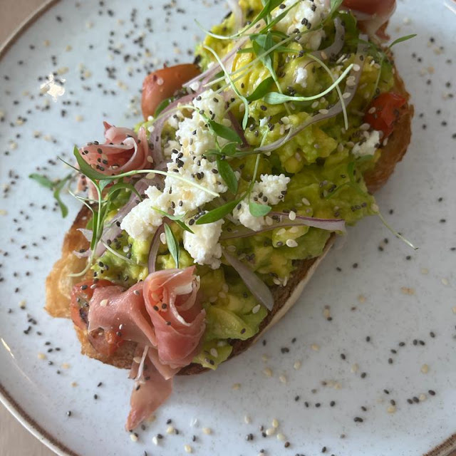 Tostada de Aguacate