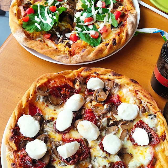 Pizza Bufala Especial Y Vegetariana