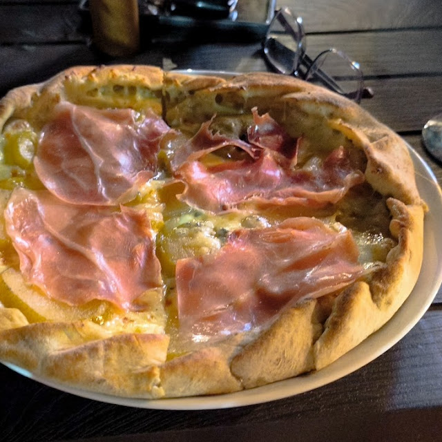 Pizza Dulce de Pera Y Jamón Serrano