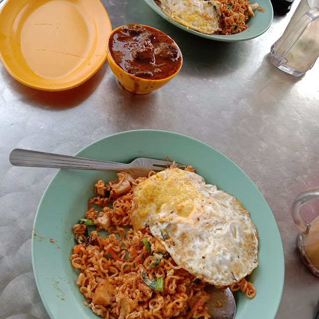 Maggi Goreng Telor Mata