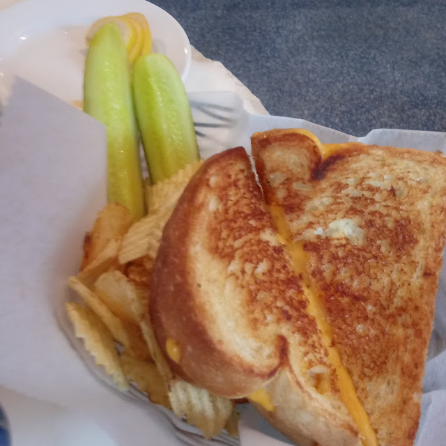 Grilled Cheese & Chips